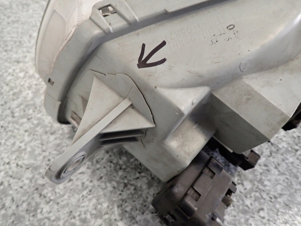 фото №7, Hyundai accent 00-03 лампа передня фара права europa