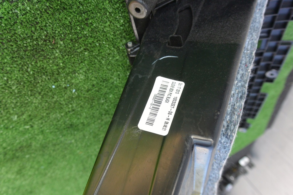 фото №9, Бардачок пасажира tesla model s 12-16 eu