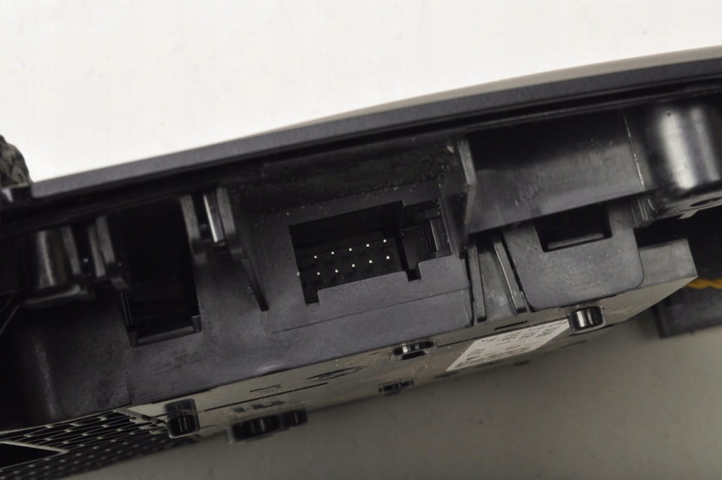 фото №7, Bmw f40 освещение лампа кабины салона 21r