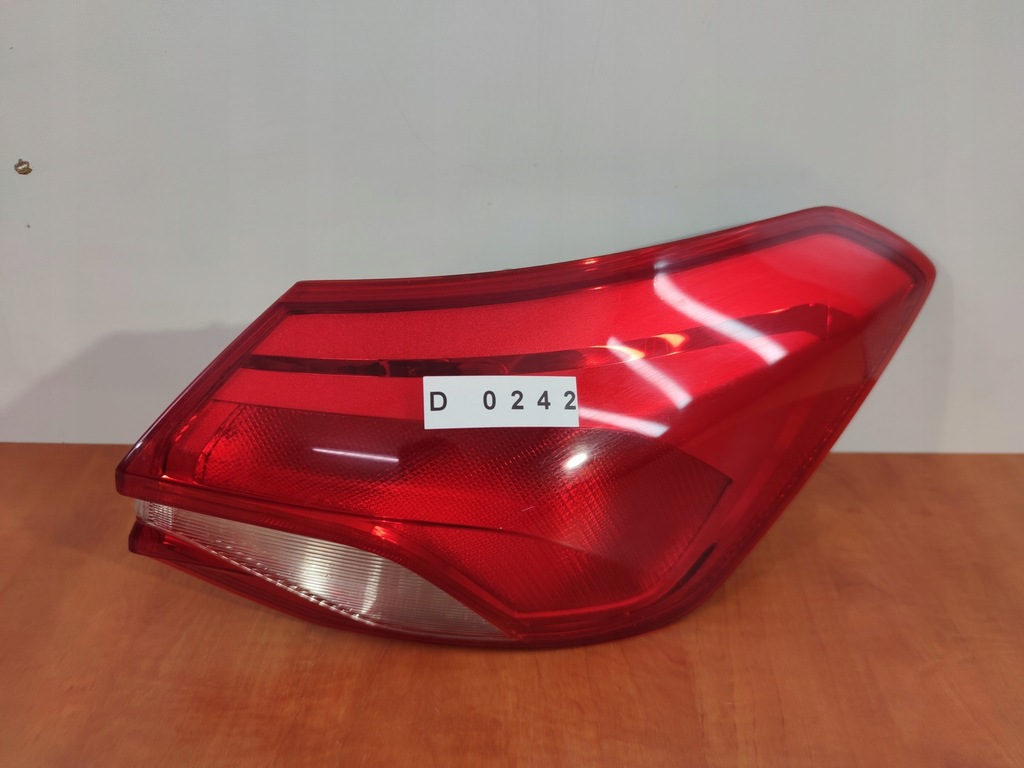 фото №1, Ford focus mk4 4 iv hb правая лампа задняя w крыло