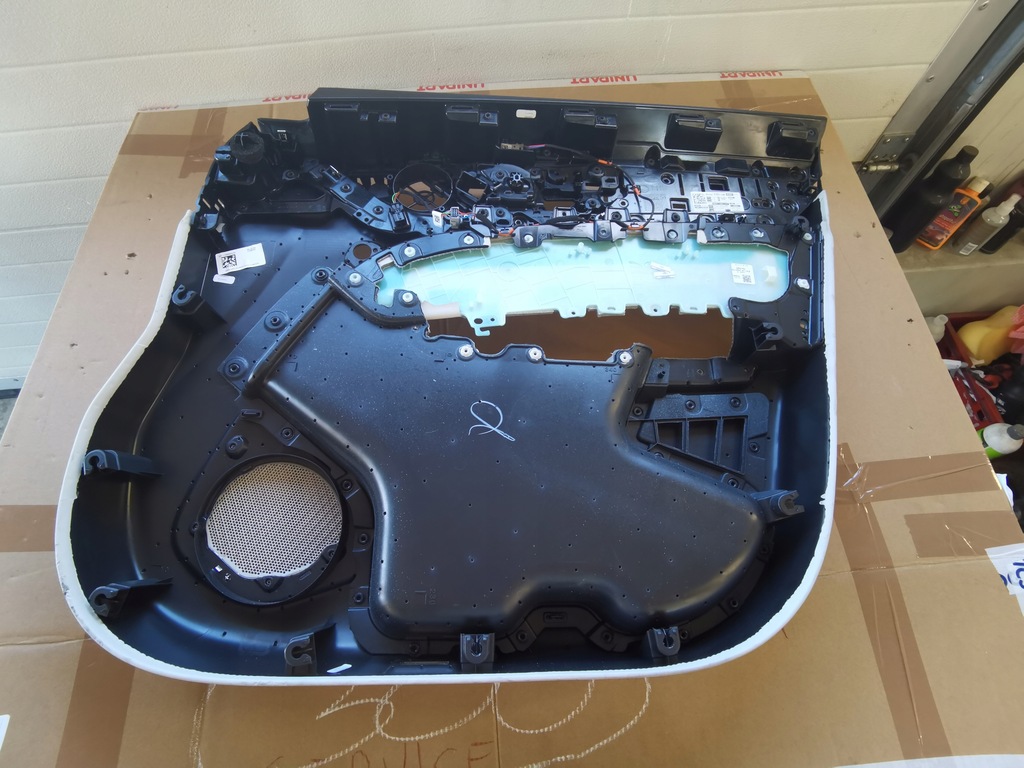 фото №15, Jaguar f-pace - обшивка дверь перед левый