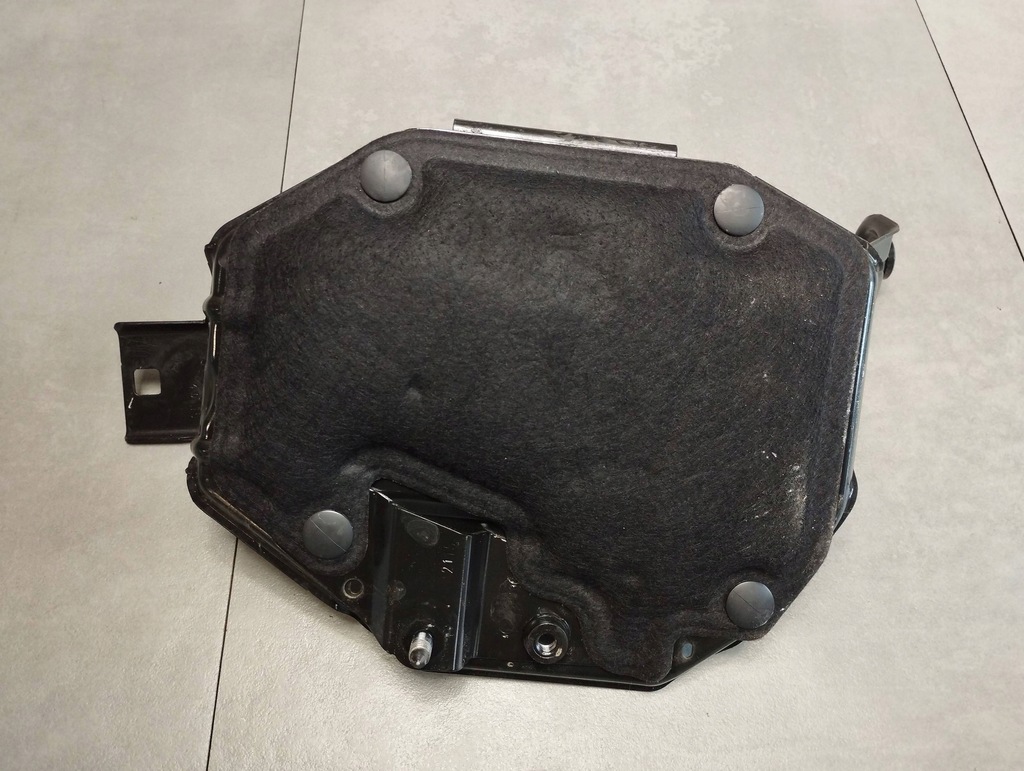 фото №1, Bmw 7 g11 кронштейн аккумулятор 9323630