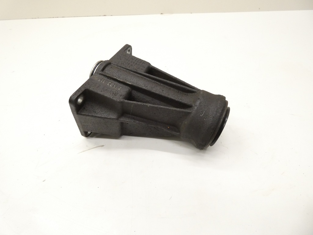 фото №1, Bmw x5 e53 кронштейн кронштейн опора полуось правая