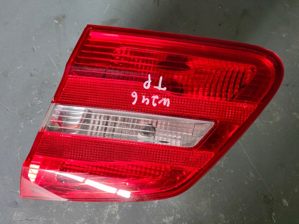 фото №1, Mercedes w246 лампа w крышка правая