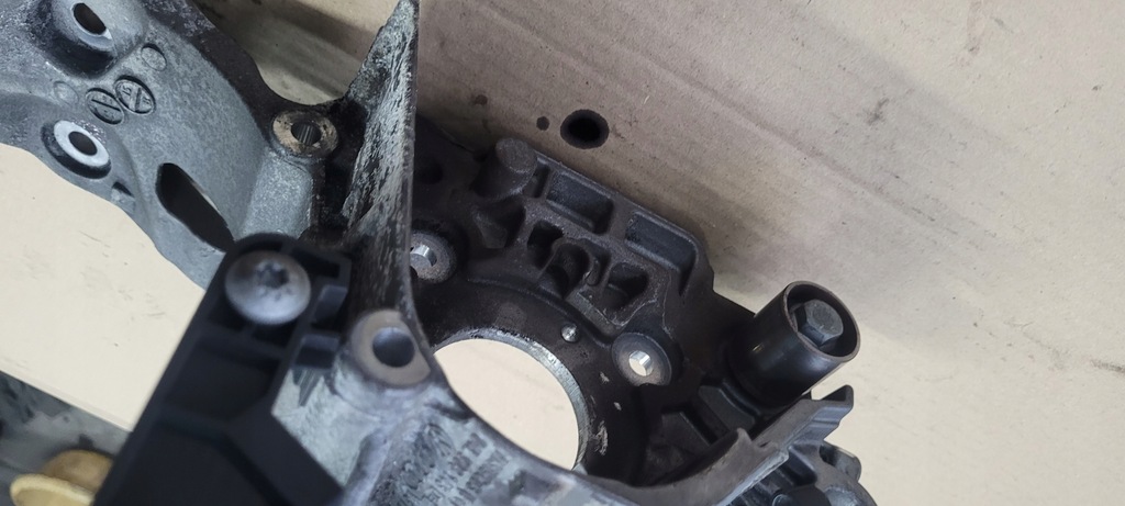 фото №7, A5 8w кронштейн генератора кронштейн 04l903143d 2.0 tdi a4 b9 8w q5 a6 c7