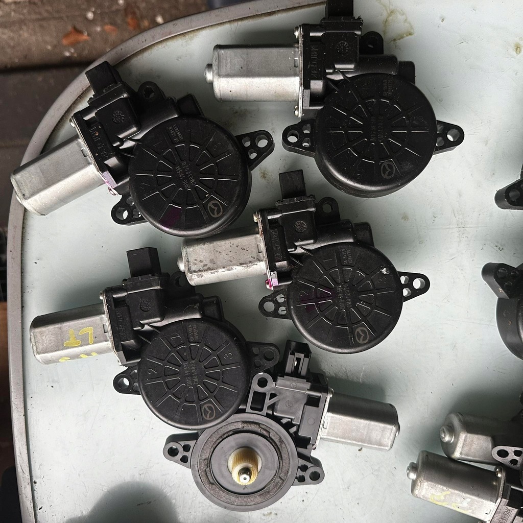 фото №13, Mazda 6____ 08-12_____ моторчик стекло перед левый