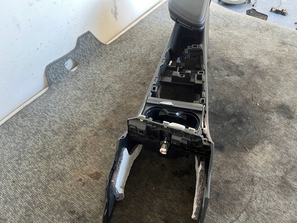 Bmw x1 f48 lci lift 19r тунель середній підлокітник оригінал європа Доставка