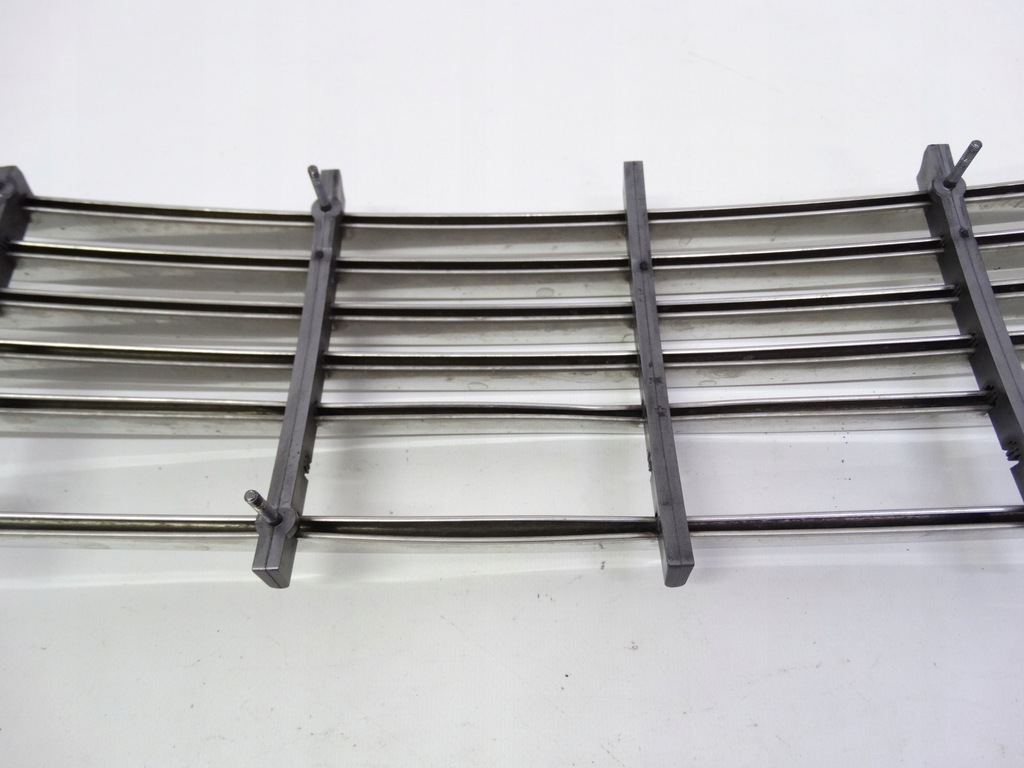 фото №13, Aston martin db9 03-08 решётка радиатора решётка радиатора бампера 9g43-71-11006 оригинальная