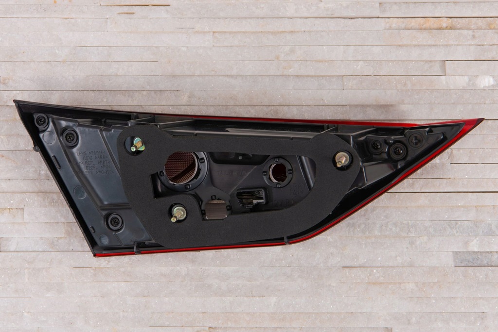 фото №10, Hyundai elantra vi ad 2015-2018 лампа крышки задний правая 92404f2000