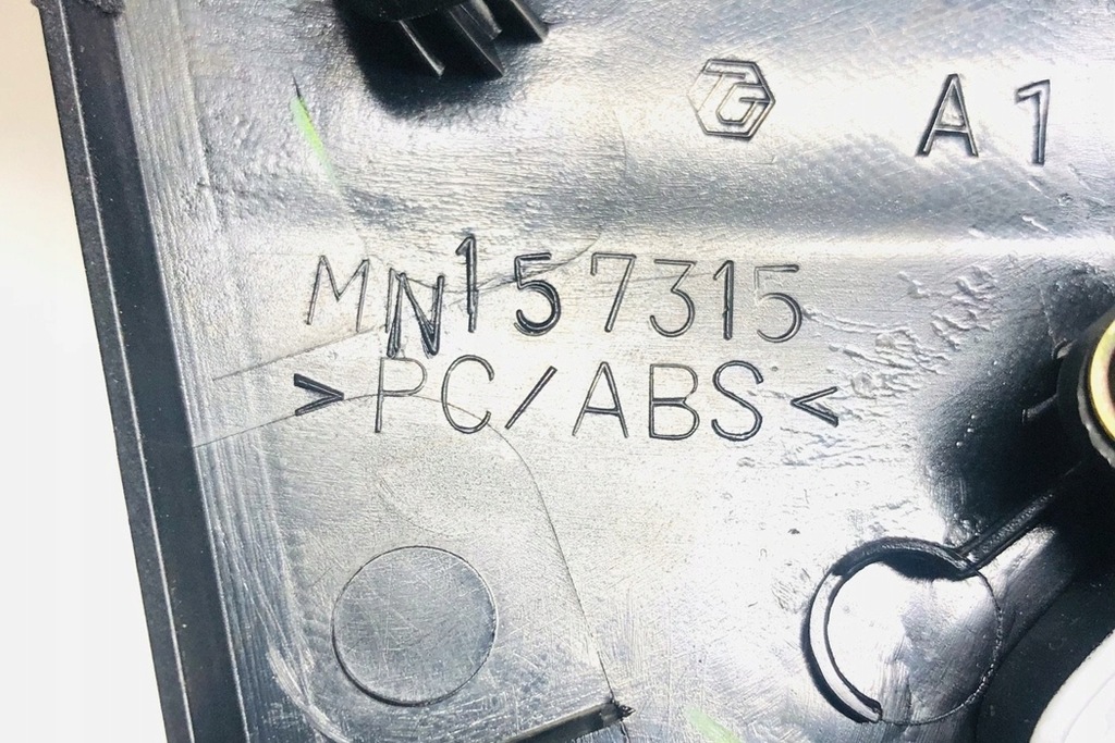 фото №9, Рамка средняя приборная панель mitsubishi grandis na_w mn157315 2006