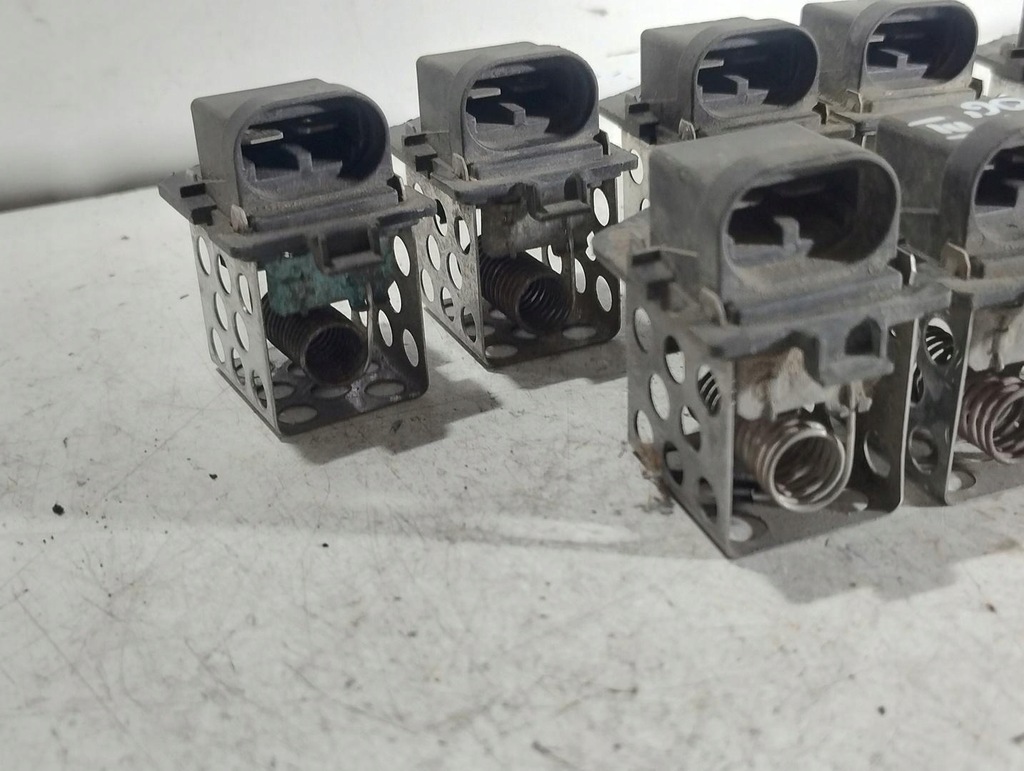 фото №4, Резистор резистор renault clio iii modus 8200045082