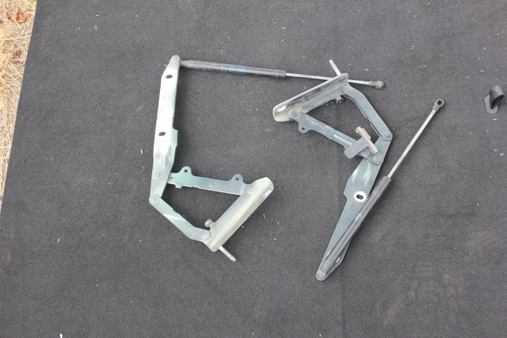 фото №1, Land rover discovery 4 кронштейн капот передний левый