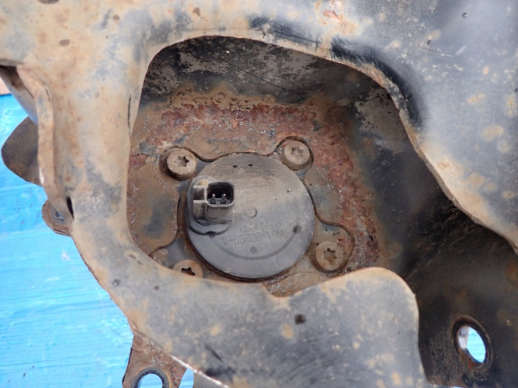 фото №7, Mazda 5 cw ii 1.6d 10- поворотный кулак задняя правая