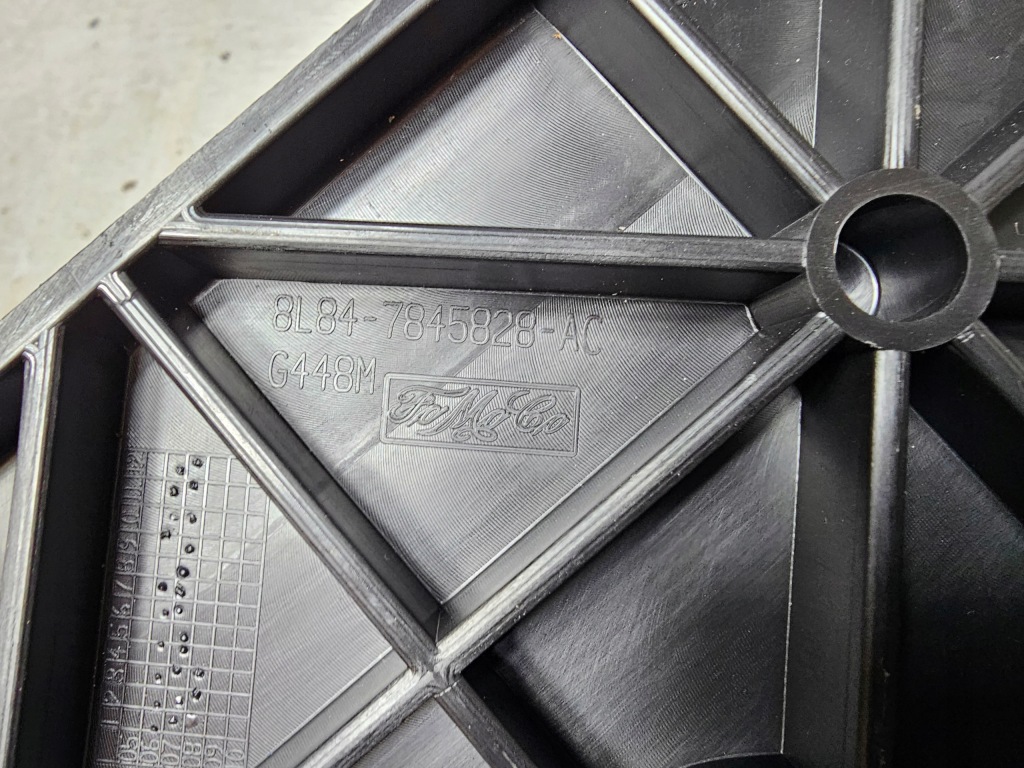 Купить Mercury mariner 06-10 накладка багажника 8l84-7845828 америка