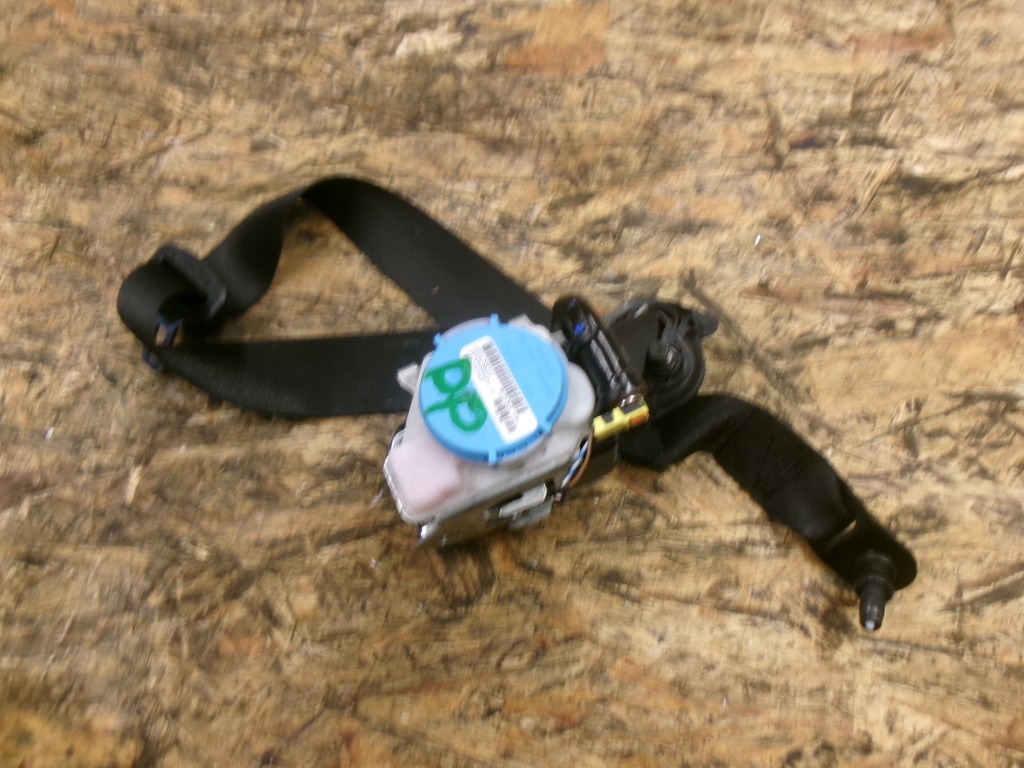 Купить Mercedes gla x156 ремень безопасности правая  перед