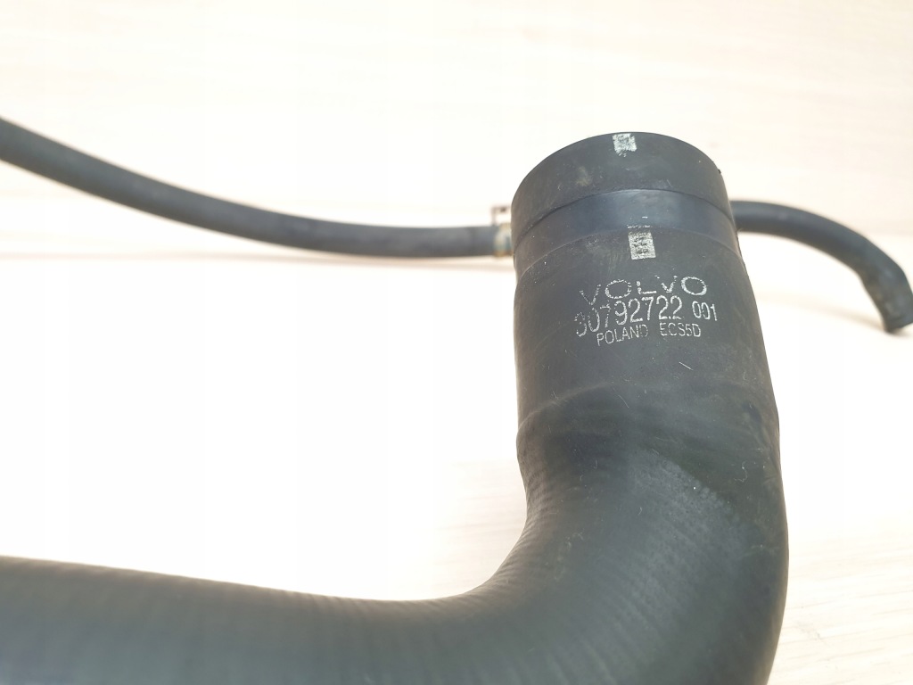 Renault trafic 2.0 dci пабтрубок  воды нижний радиатора с Разборки