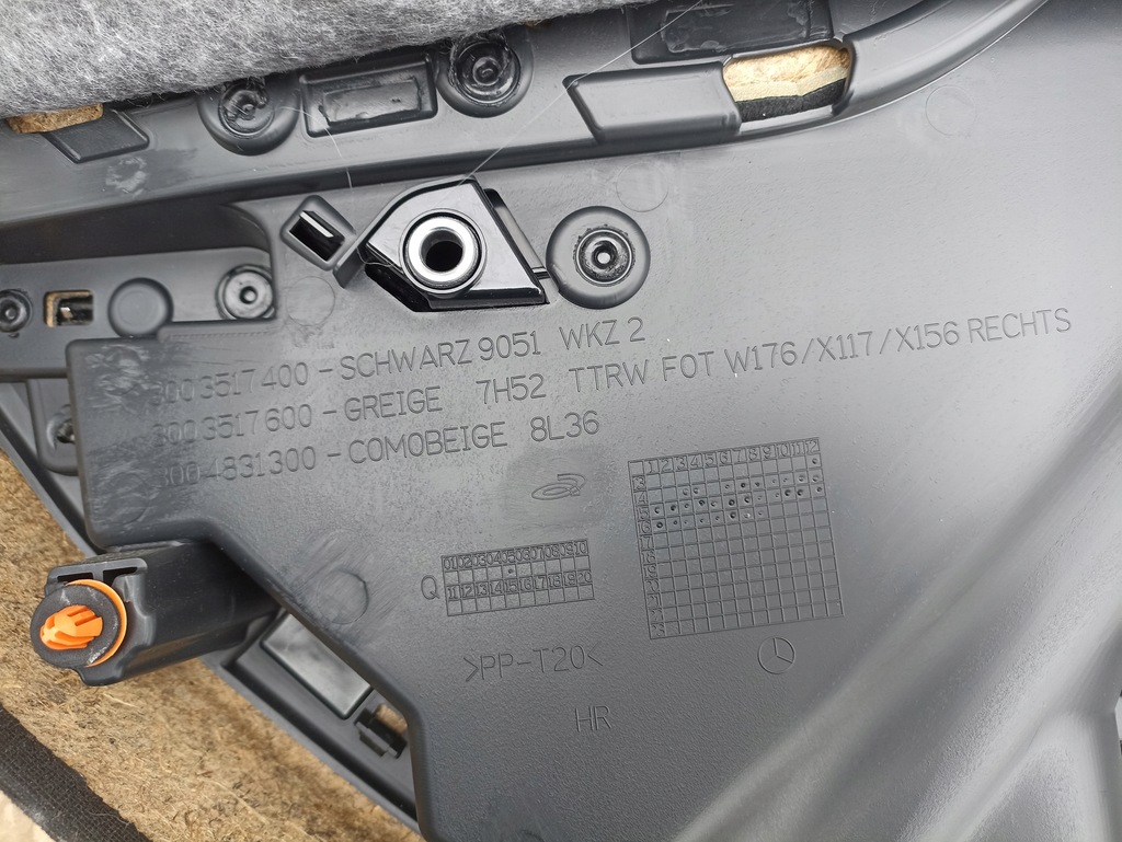 фото №13, Обшивка двері задніх задня правий лівий оббивка mercedes w156 x156 gla amg