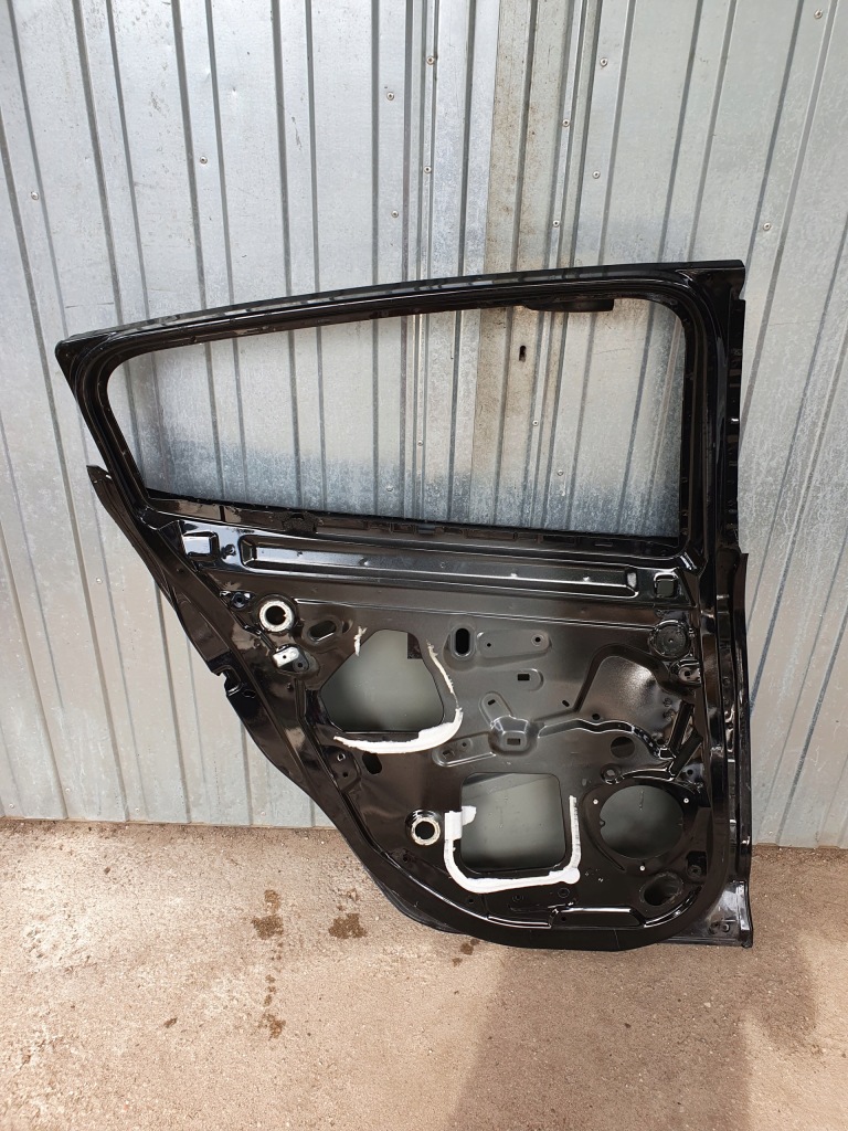 Дверь задняя левое renault megane 3 hb Доставка