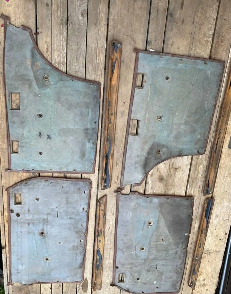 Mercedes-benz w115 1973 обшивки дверь комплект . коричневые Доставка