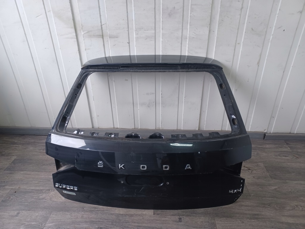фото №1, Крышка багажника задняя задняя --- skoda superb iii lift kombi