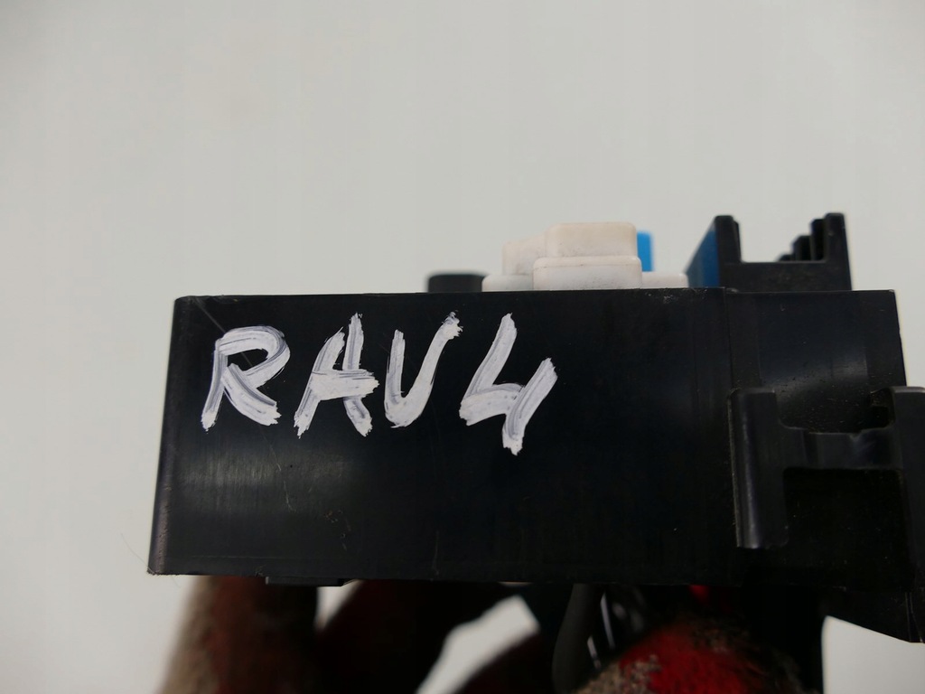 фото №5, Toyota rav4 ii lift d4d коробка запобіжників