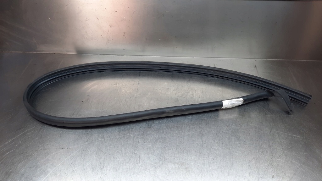 фото №1, Прокладка накладки порога ліва 30744879 volvo xc60