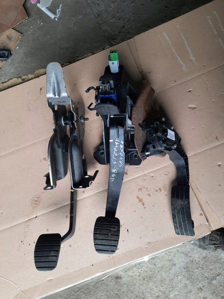 фото №1, Sandero stepway ii lift 0,9 педали kpl.