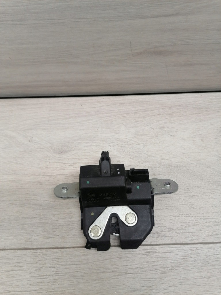 фото №1, Opel fiat alfa romeo замок задний крышки 13481535
