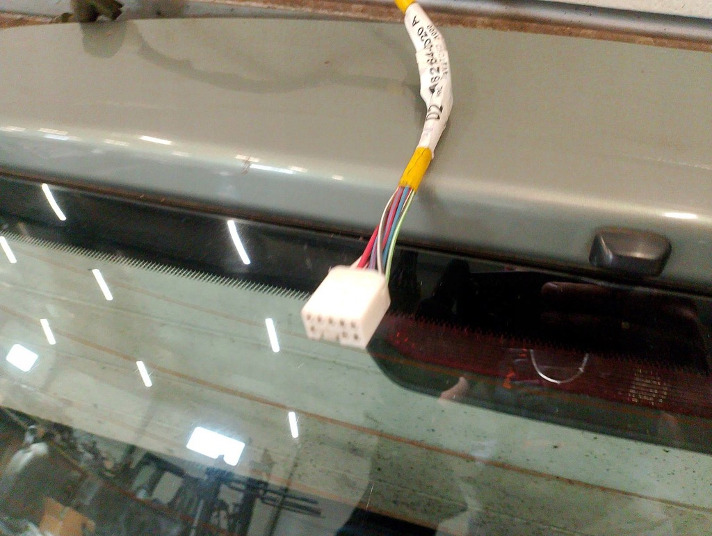 фото №14, Kompletny задня кришка багажника бампер лампа toyota yaris i po рестайлінг 6s4