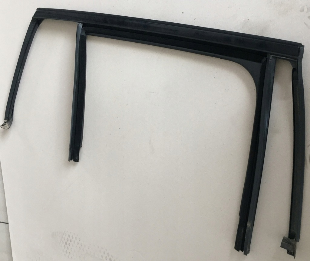 фото №1, Mercedes w205 молдинг прокладка двері права задня