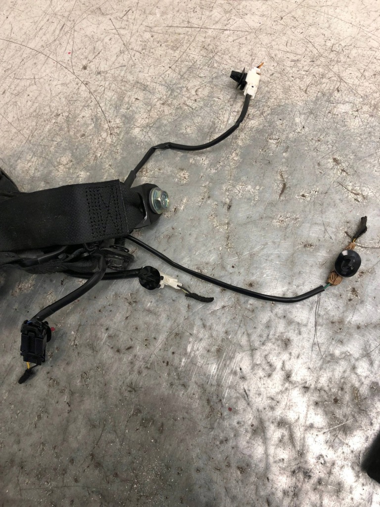 фото №4, Защёлки поперечина задняя 2 i 3 ряд nissan qashqai +2 j10 комплект