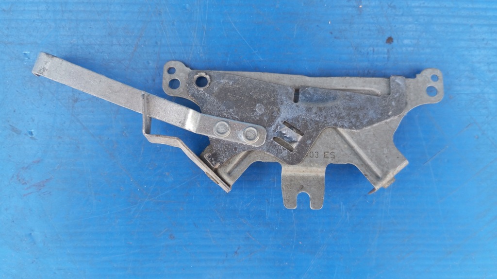 фото №7, 148846 защита кронштейн лампы перед audi a6 c5