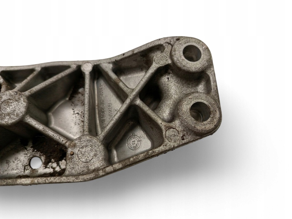 фото №1, Audi q3 8u 3c0199117j лапы, опоры