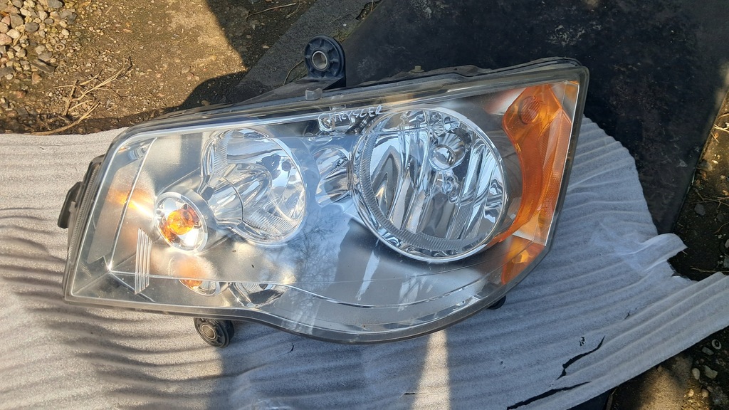 фото №1, Chrysler caravan voyager лампа левый перед