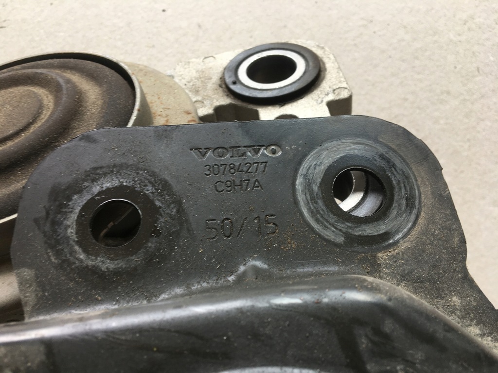 фото №8, Volvo v70 iii v60 s60 ii 2.0 d кронштейн подушка двигуна оригінальний номер 31401307