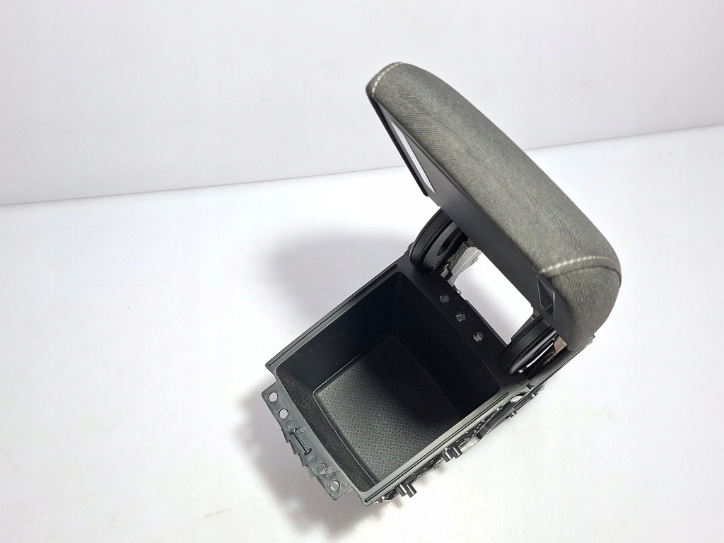 фото №9, Vw golf sportsvan 2015 подлокотник средний бардачок материал super состояние