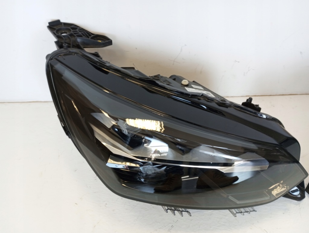 Фара фонари full led рестайлинг  peugeot 2008 2 9850598580 9850597780 с Разборки