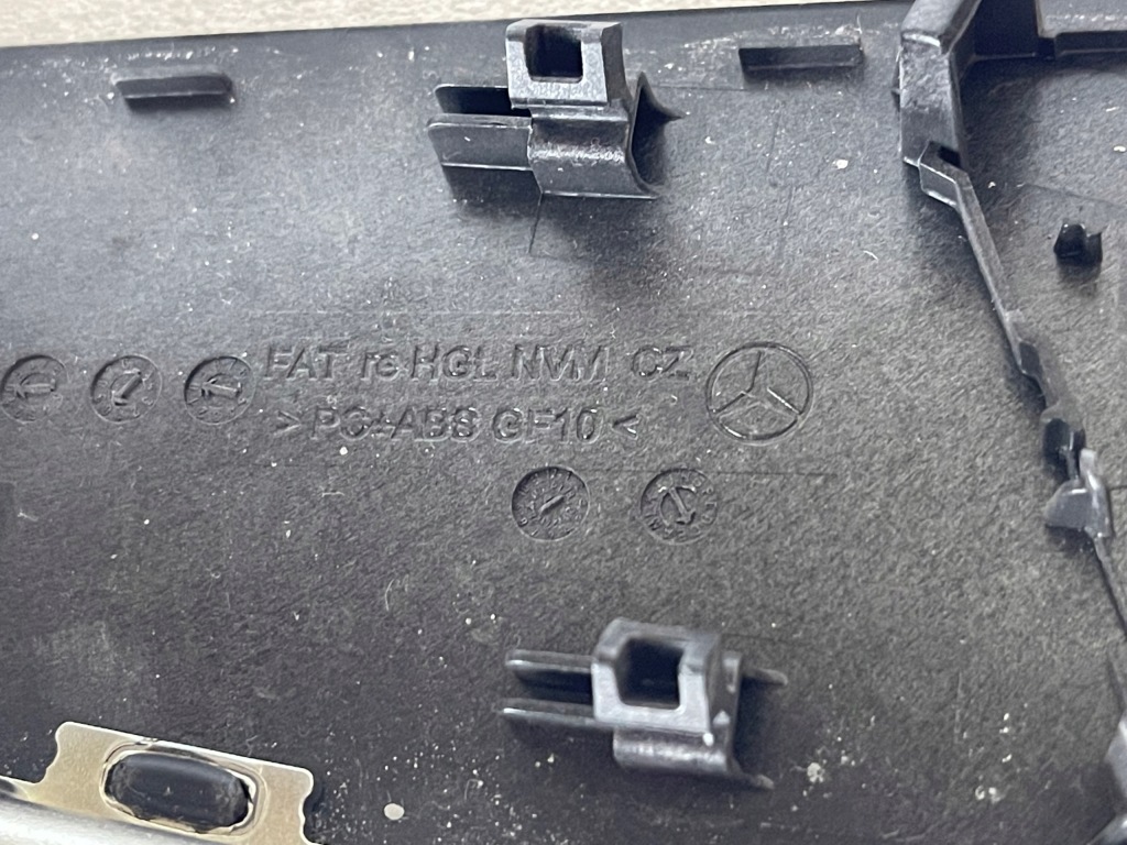 Молдинг обшивка двері mercedes w213 a2137307402 задній Зі Шроту