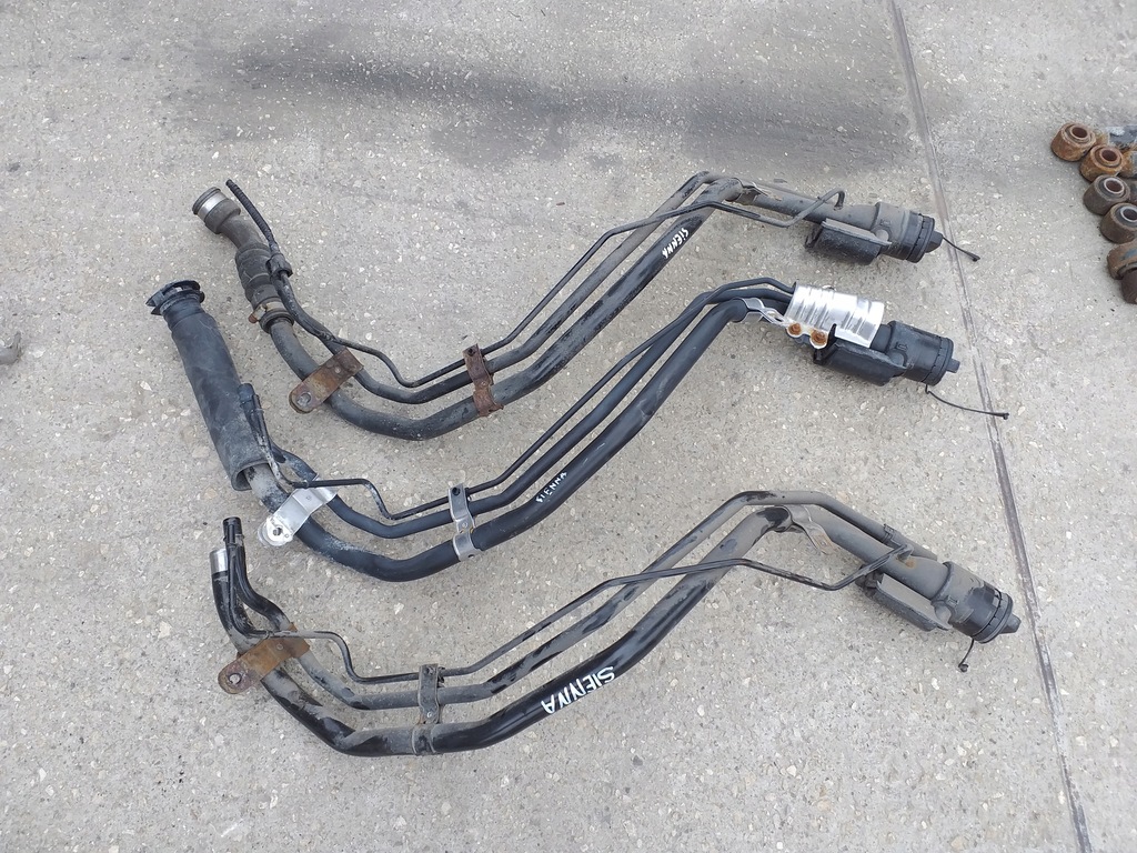 фото №1, Toyota sienna 11- заливная горловина труба заливной топлива