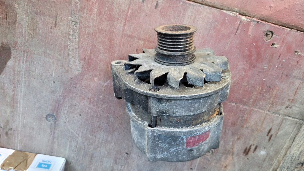 Купити Генератор bosch mercedes w124 2.5d 0120489331