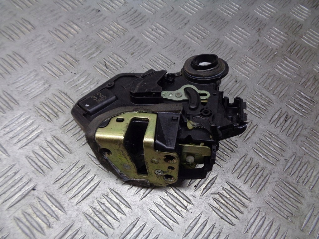 фото №1, Замок дверь левый задняя toyota corolla e12 2pin