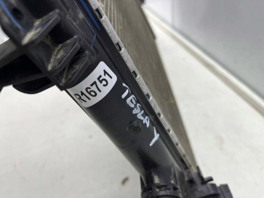 Радиатор воды tesla model y 20r.- оригинальная герметичная 1494175-00-a с Разборки