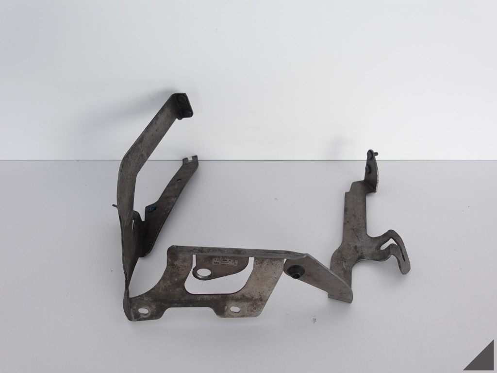 фото №4, Mercedes cls c219 w211 63 amg кронштейн кронштейн