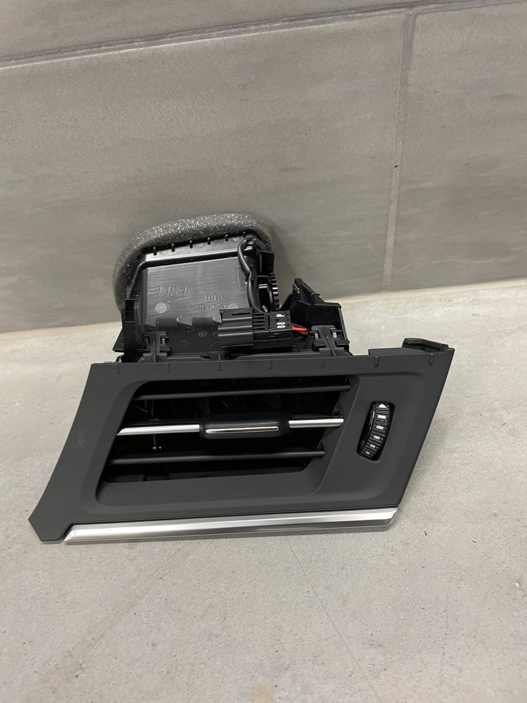 фото №1, Решётка обдув консоли левая audi a6 a7 c8