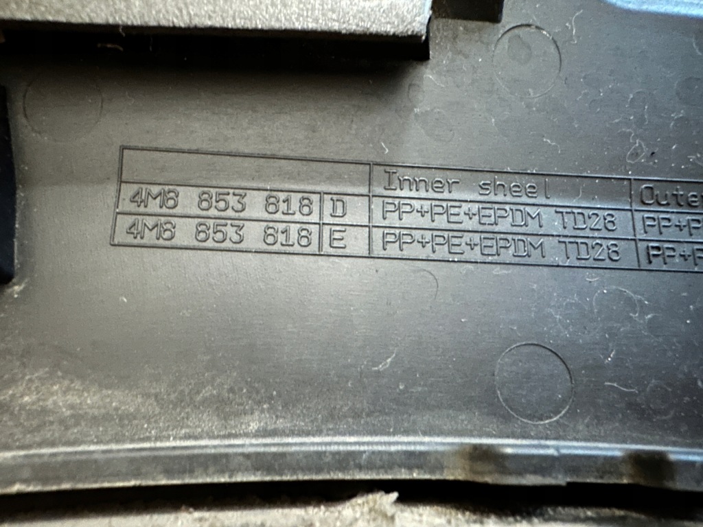 фото №10, Audi q8 rsq8 s line 4m8853818 молдинг левая задняя