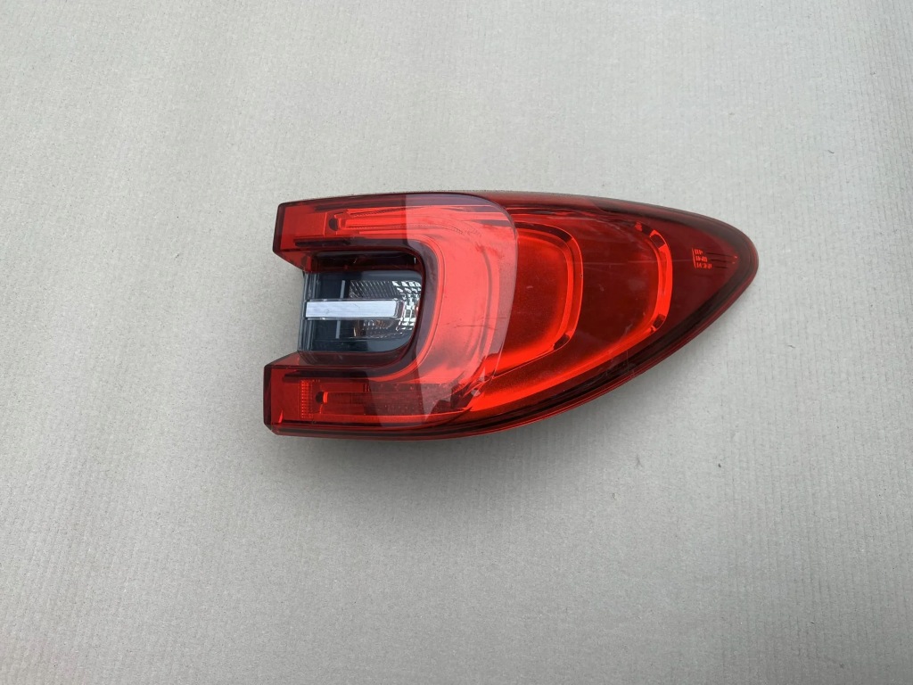 фото №1, Renault kadjar задняя правая лампа крыло przedlift