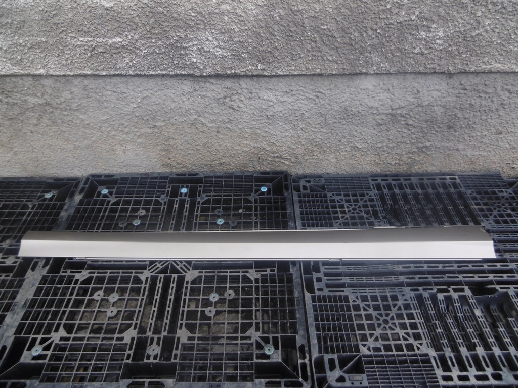 фото №11, Накладка молдинг порог правая 798 mercedes w204