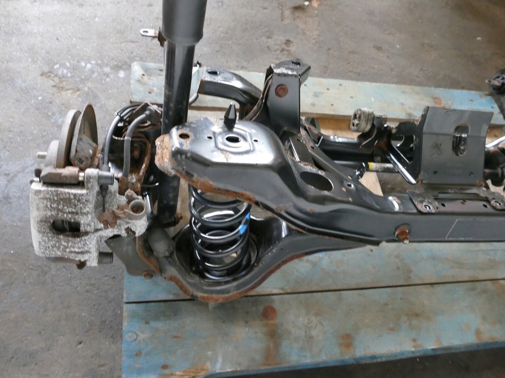 фото №11, Volvo v40 ii підрамник балка підвіска важіль задня