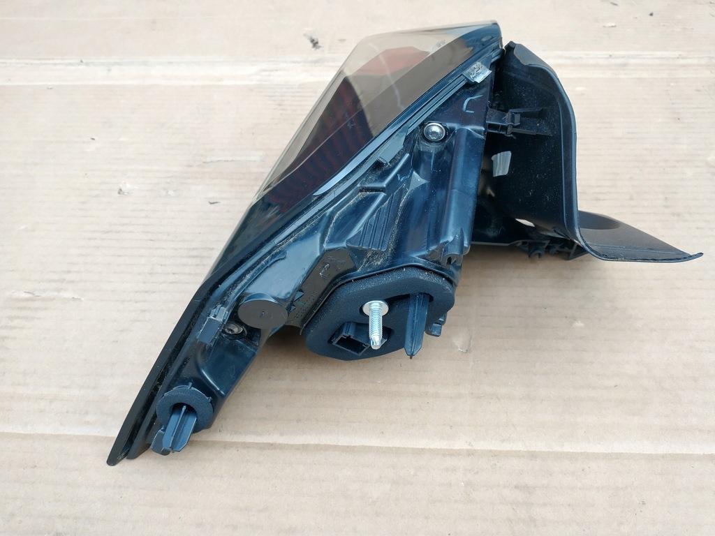 фото №4, Peugeot 2008 2021 rok лампа задняя правая