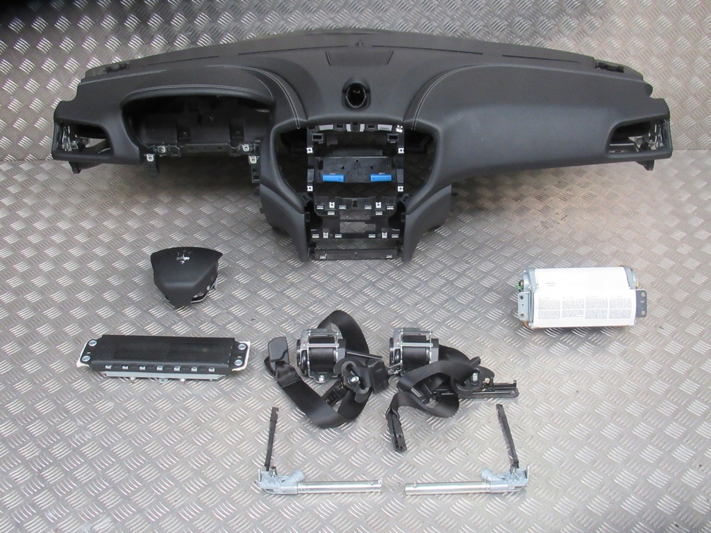 фото №15, Maserati ghibli приборная панель консоль подушка безопасности подушки безопасности ремни кожа белый nic orginal